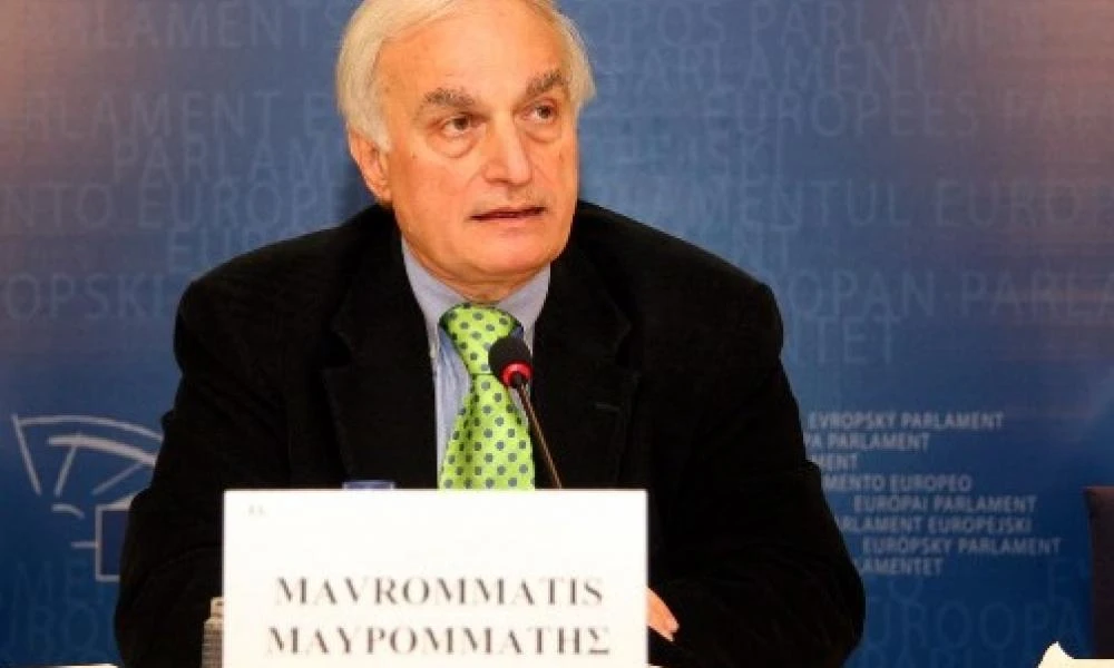 Κολωνάκι: Στον αθλητικογράφο Μανώλη Μαυρομμάτη ανήκει το σπίτι που τυλίχθηκε στις φλόγες